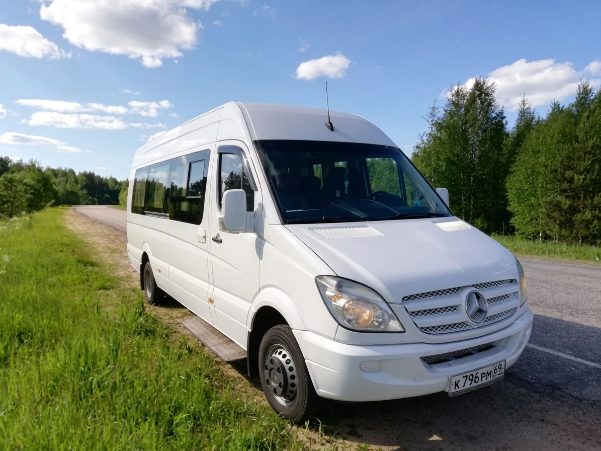 Микроавтобусы: Mercedes-Benz Sprinter, Volkswagen Crafter