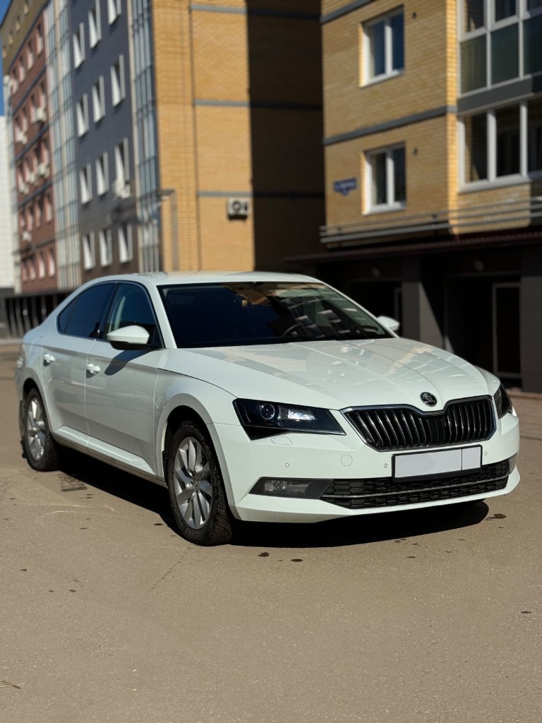 Легковые автомобили: Škoda Superb